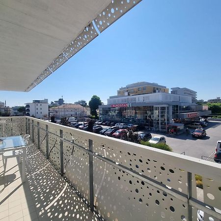 Appart-Hotel Holiday Lignano Sabbiadoro Exterior photo