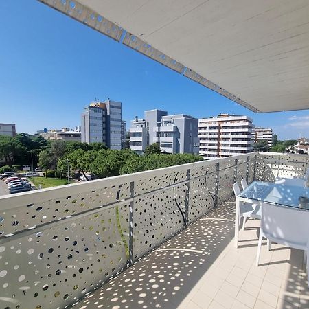 Appart-Hotel Holiday Lignano Sabbiadoro Exterior photo