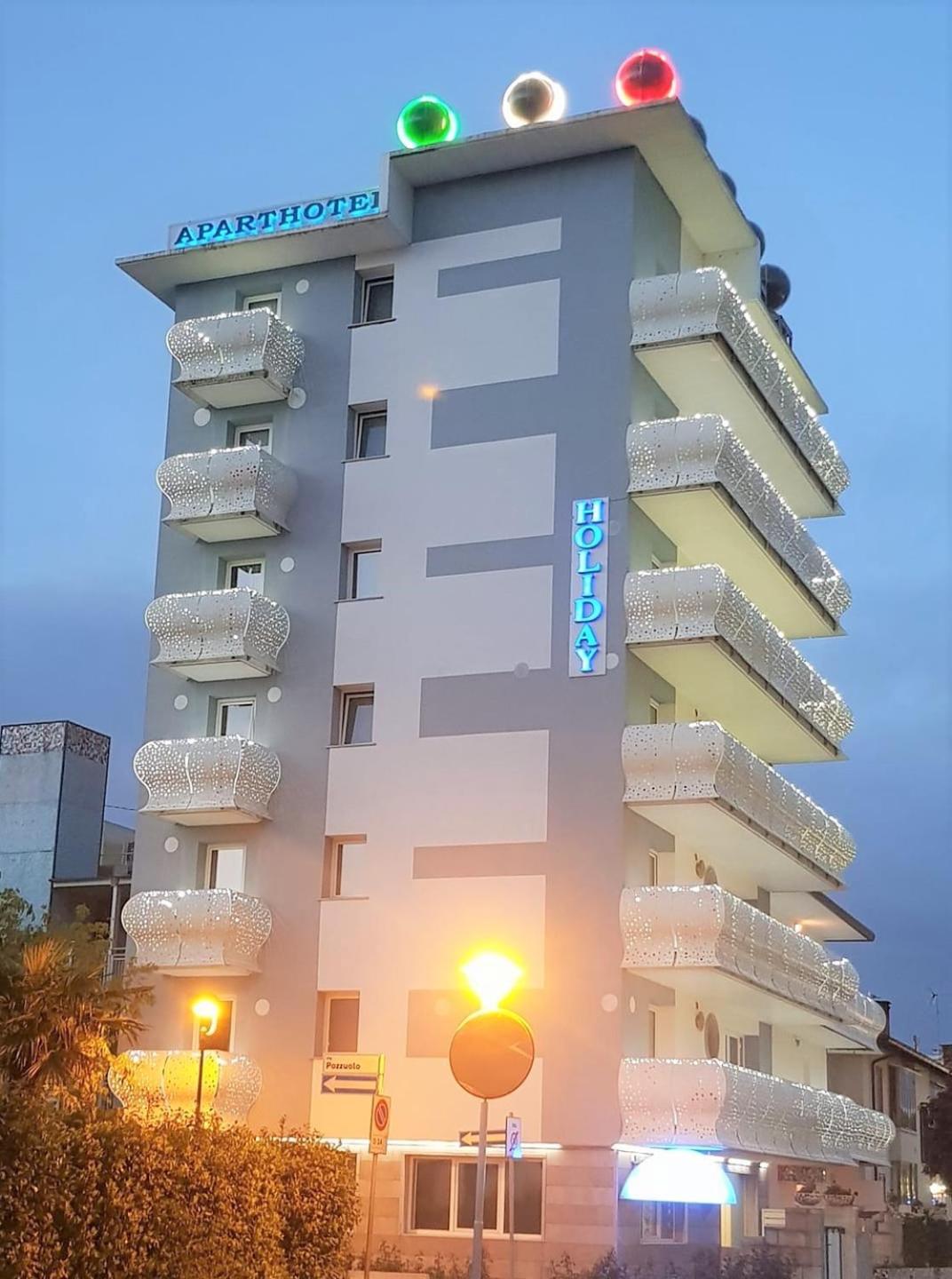 Appart-Hotel Holiday Lignano Sabbiadoro Exterior photo