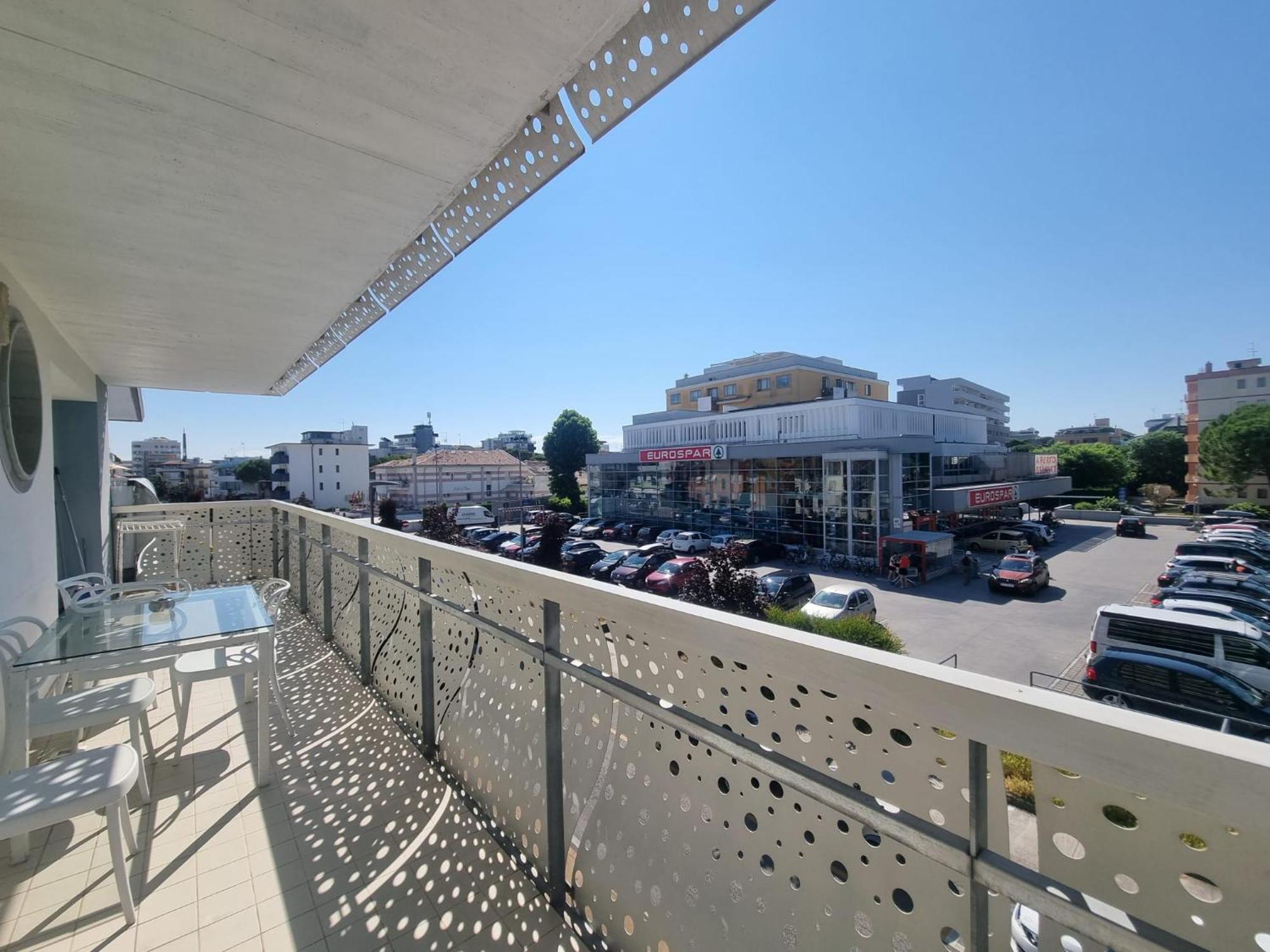 Appart-Hotel Holiday Lignano Sabbiadoro Exterior photo