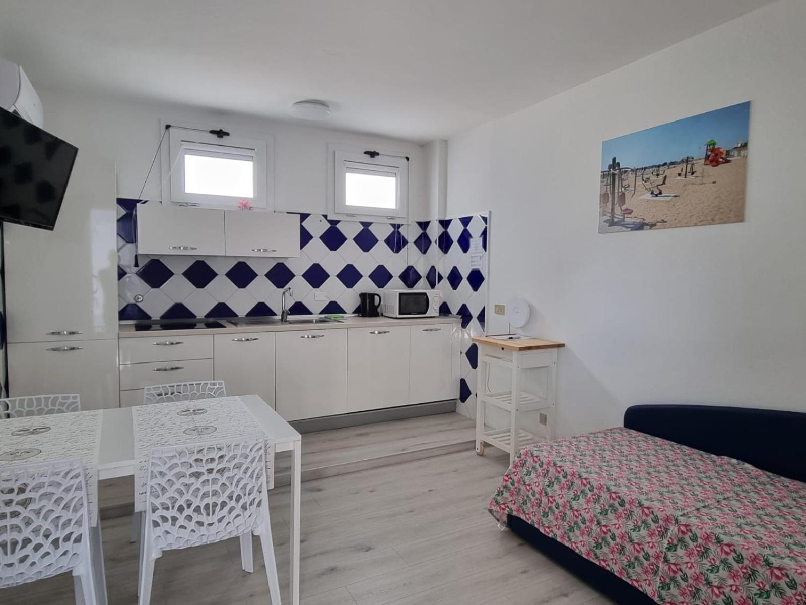 Appart-Hotel Holiday Lignano Sabbiadoro Exterior photo