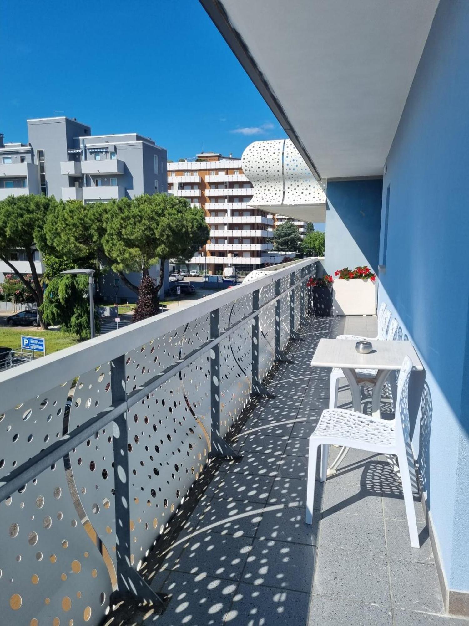 Appart-Hotel Holiday Lignano Sabbiadoro Exterior photo