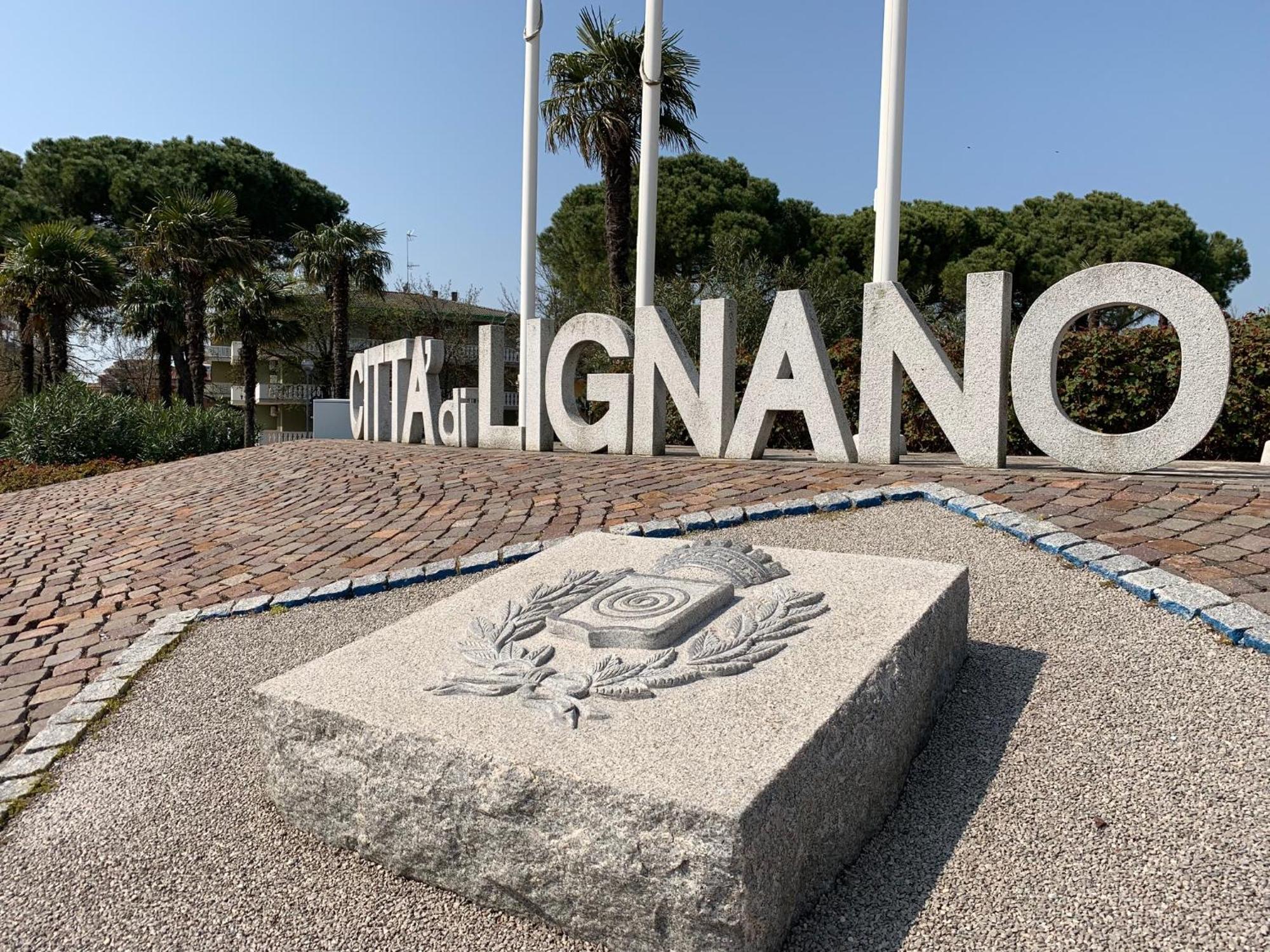 Appart-Hotel Holiday Lignano Sabbiadoro Exterior photo