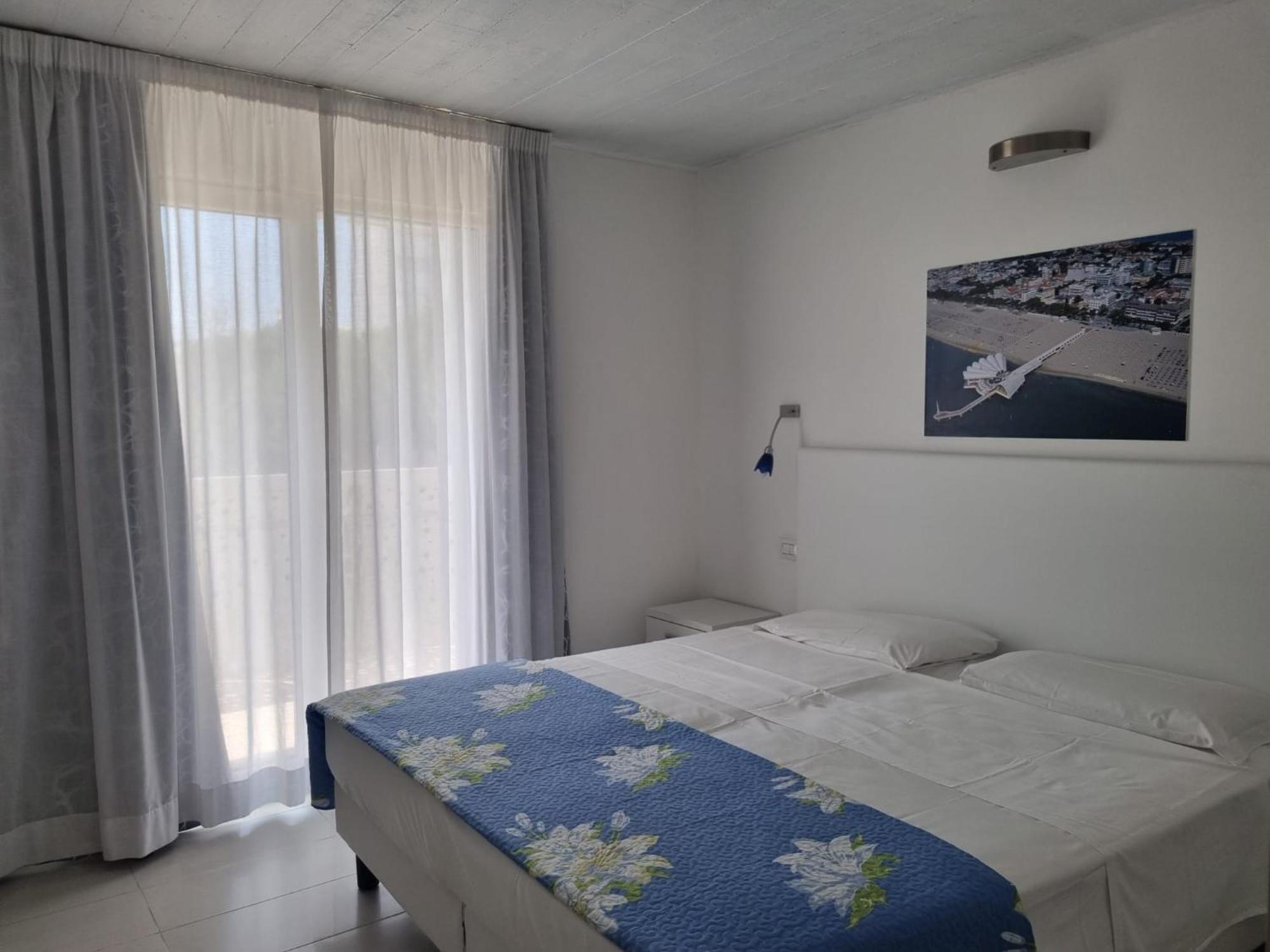 Appart-Hotel Holiday Lignano Sabbiadoro Exterior photo