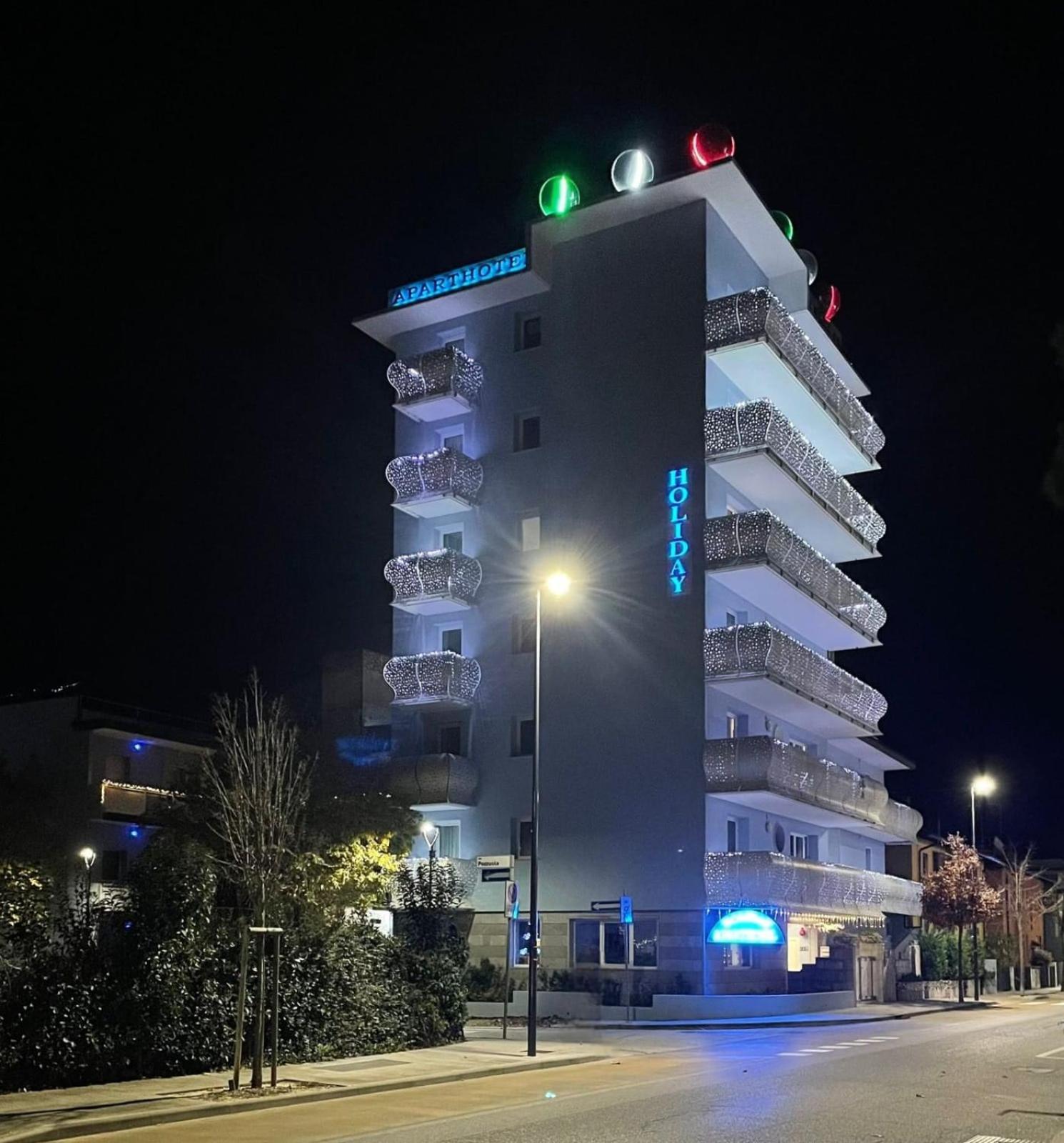 Appart-Hotel Holiday Lignano Sabbiadoro Exterior photo
